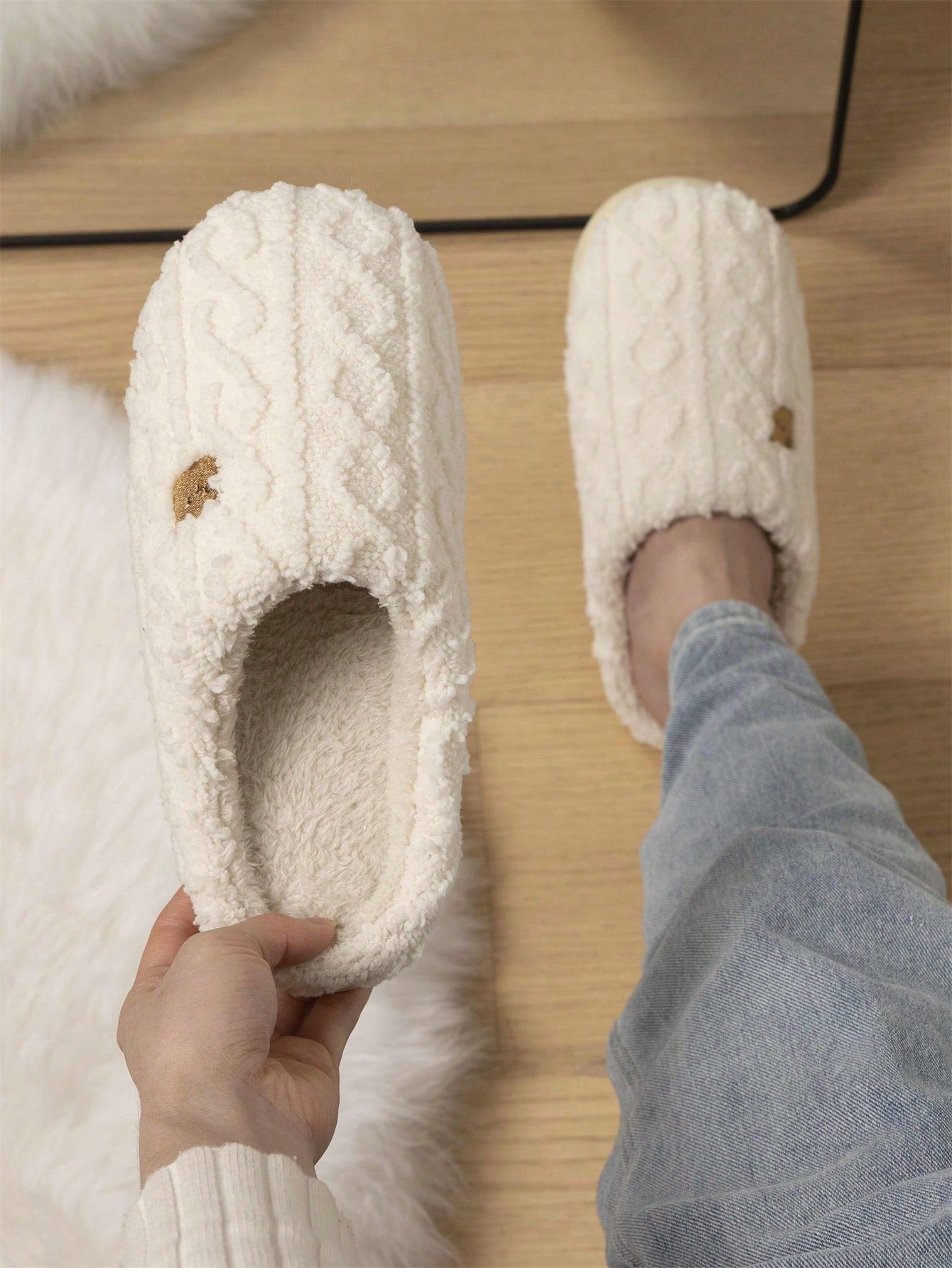 Couple's Cute Bear Decor Plain Knitted White Slippers, Warm Comfortable Home/Office/Bedroom Slip-On For Men & Women, Autumn/Winter