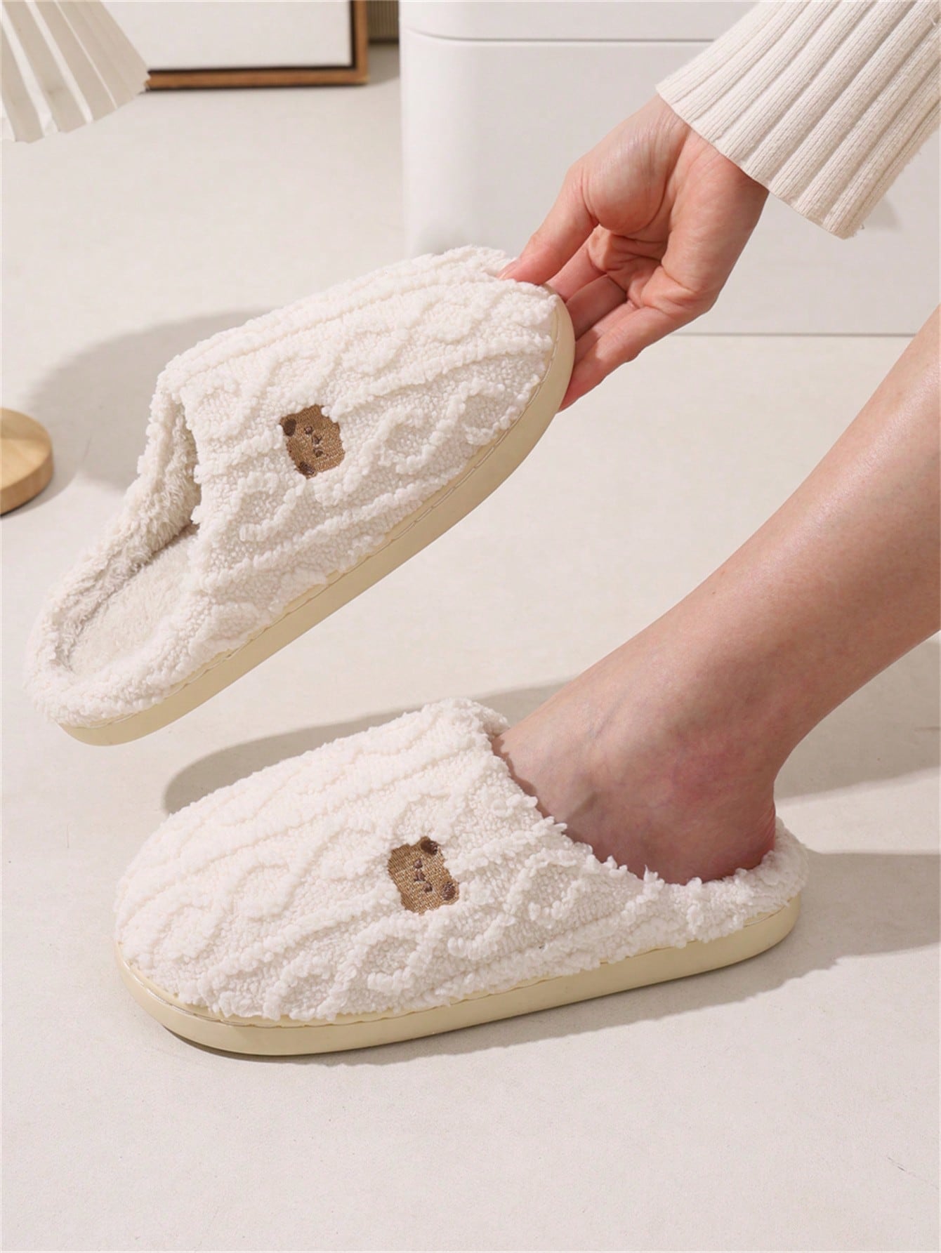 Couple's Cute Bear Decor Plain Knitted White Slippers, Warm Comfortable Home/Office/Bedroom Slip-On For Men & Women, Autumn/Winter