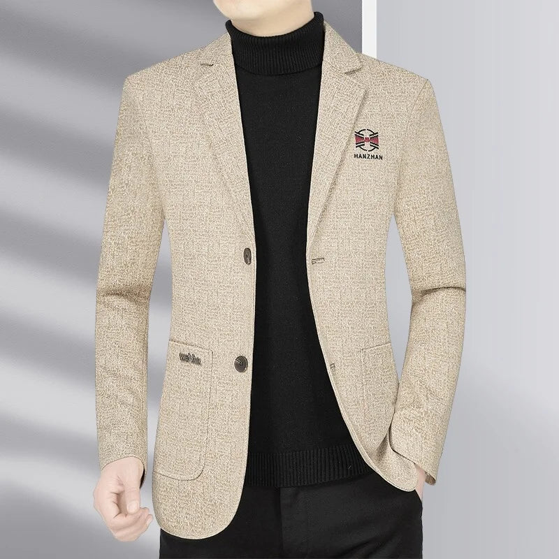 The new high-quality men's suit jacket is a simple, elegant and fashionable top that is suitable for daily wear.