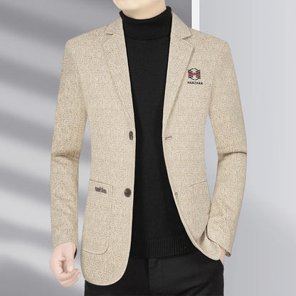 The new high-quality men's suit jacket is a simple, elegant and fashionable top that is suitable for daily wear.