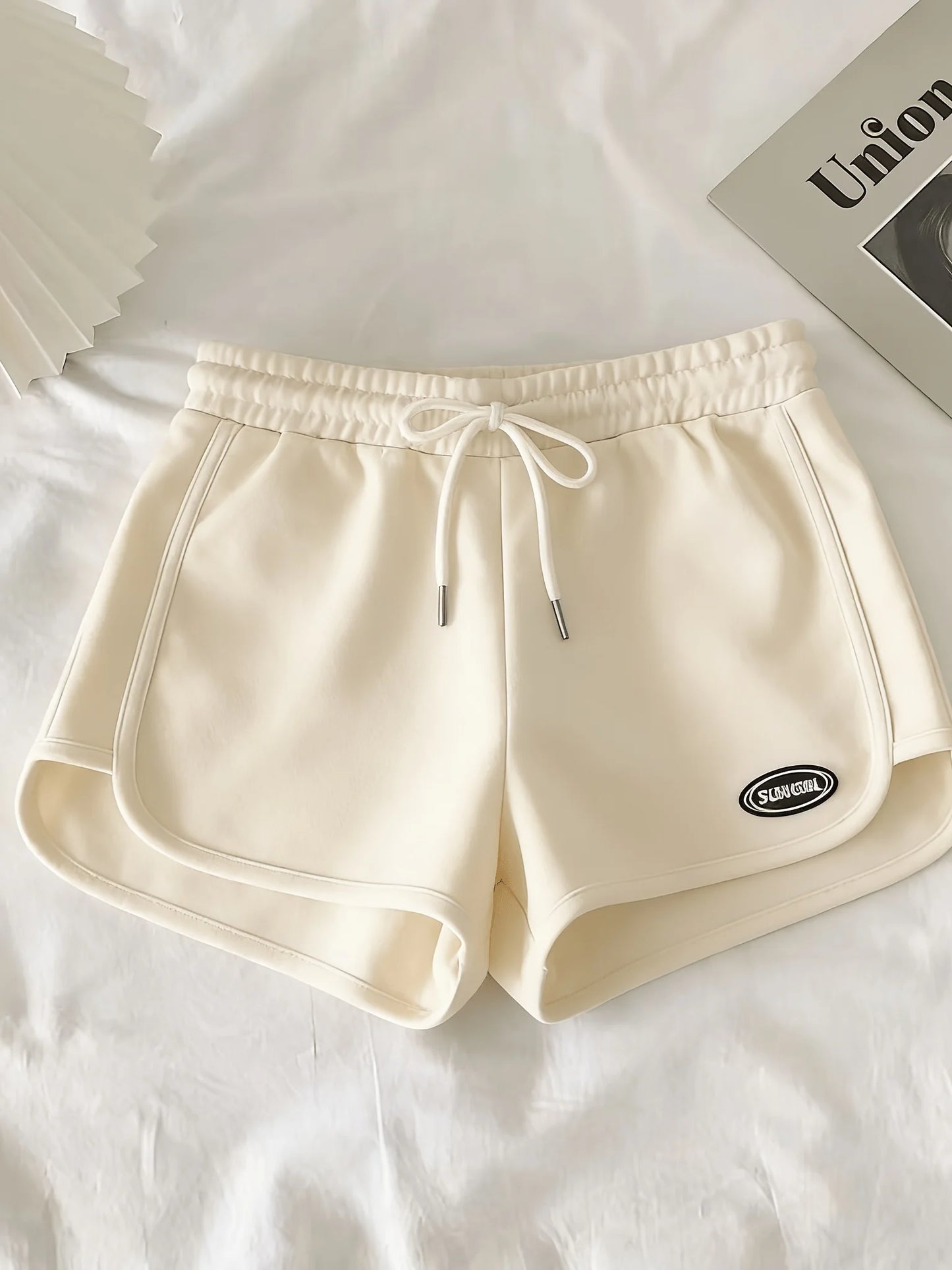 Girls' loose and slimming hot pants for women, suitable for home wear, casual sports, yoga shorts, wide-leg pants, high-waist st