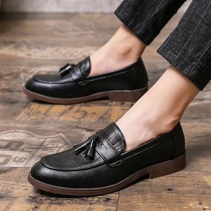 2025 Leather casual shoes men loafers Luxury Band Slip on male dress shoes leisure style big size 38-47 good Wear-resistant sole
