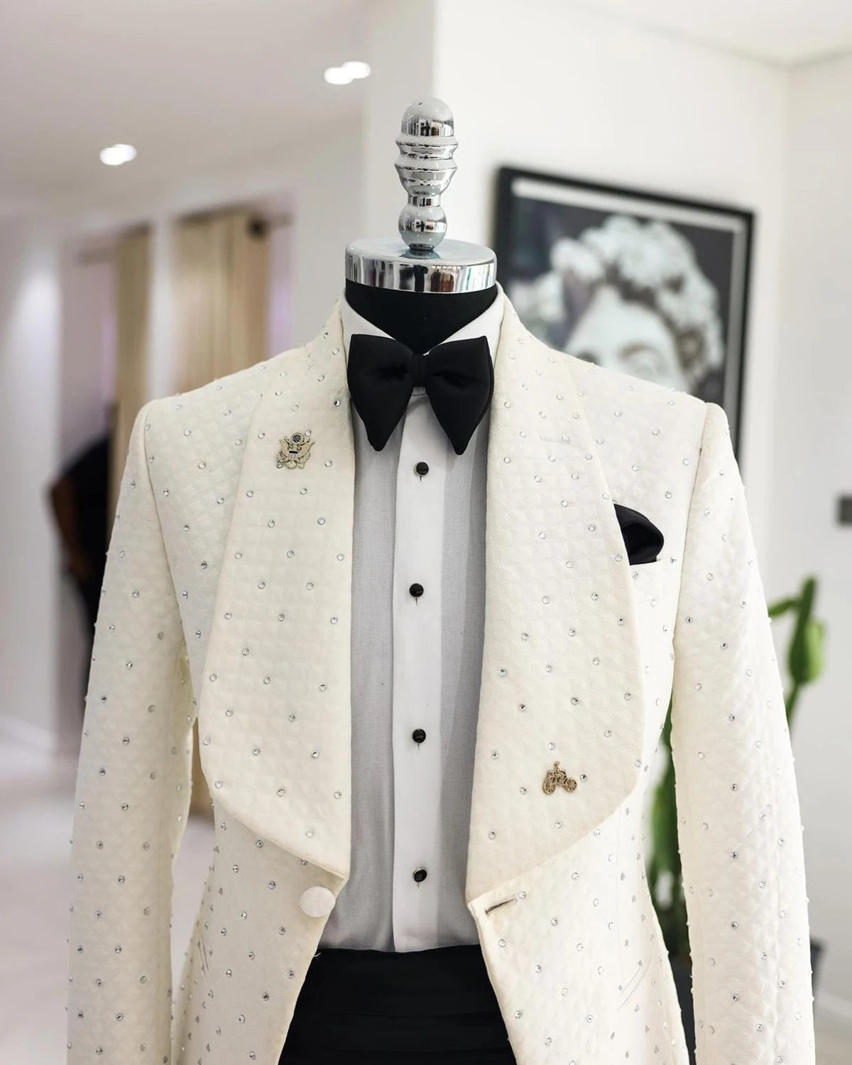 Men's Suit 2 Pieces White Blazer Black Pants One Button Wide Lapel Business Beads Formal Work Wear Wedding Groom Costume Homme