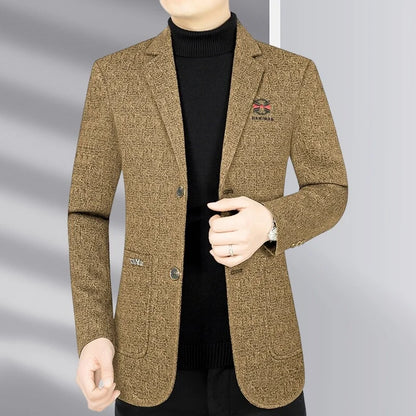 The new high-quality men's suit jacket is a simple, elegant and fashionable top that is suitable for daily wear.