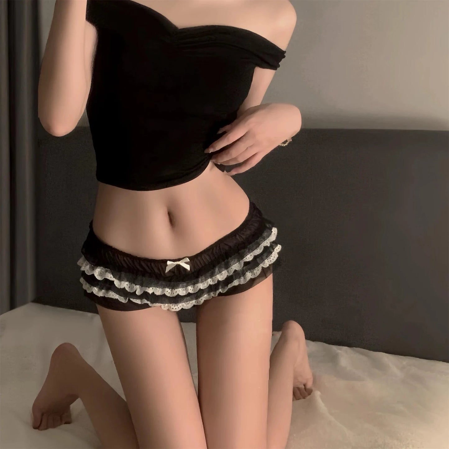 New Girls' Underwear with 3D Ruffled Edges Sexy Lace Women's Underwear with Hollow Out and Low Waist Women's Triangle Pants