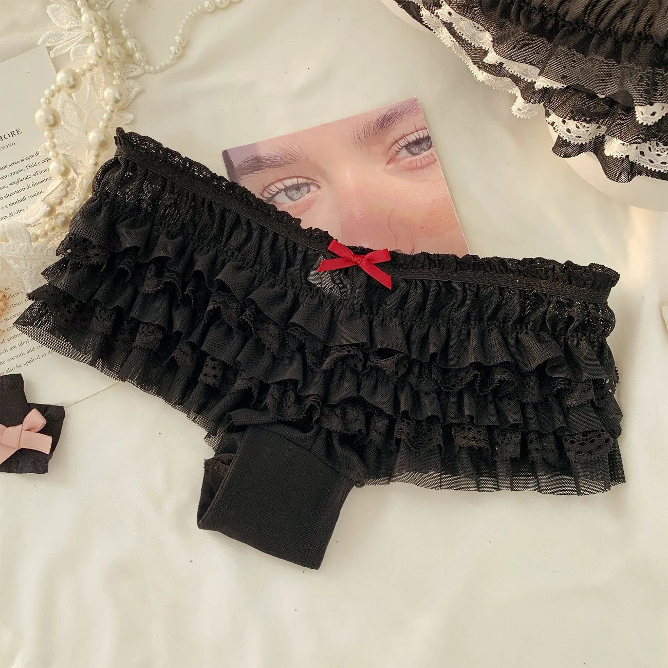 New Girls' Underwear with 3D Ruffled Edges Sexy Lace Women's Underwear with Hollow Out and Low Waist Women's Triangle Pants