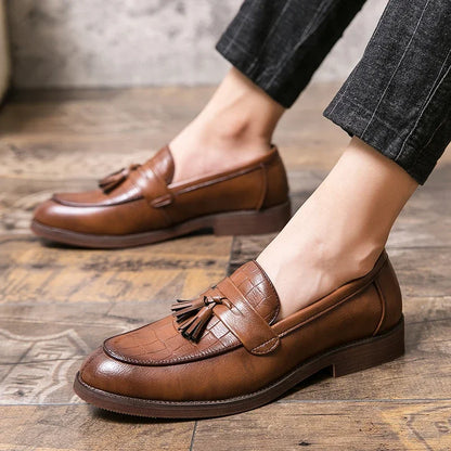 2025 Leather casual shoes men loafers Luxury Band Slip on male dress shoes leisure style big size 38-47 good Wear-resistant sole