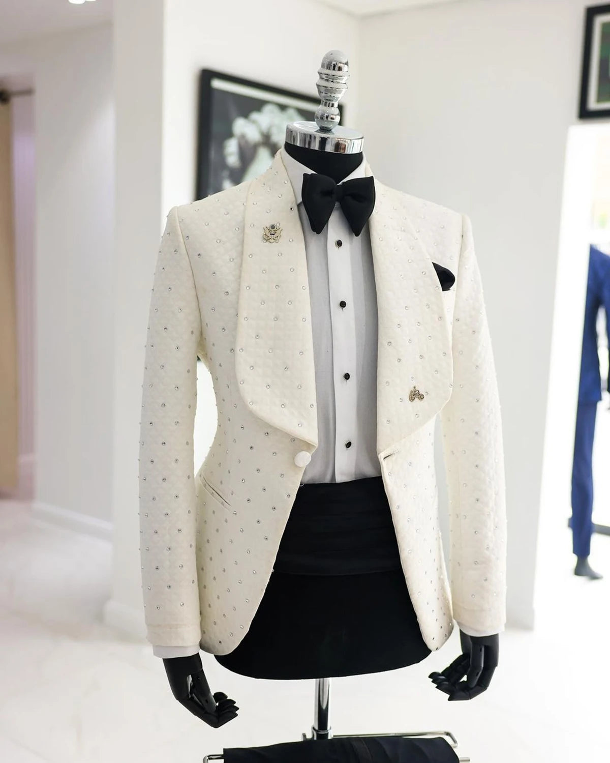 Men's Suit 2 Pieces White Blazer Black Pants One Button Wide Lapel Business Beads Formal Work Wear Wedding Groom Costume Homme