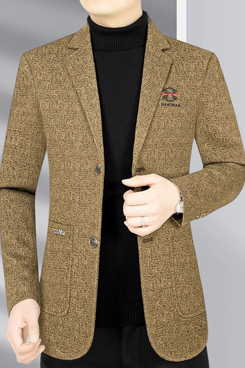 The new high-quality men's suit jacket is a simple, elegant and fashionable top that is suitable for daily wear.
