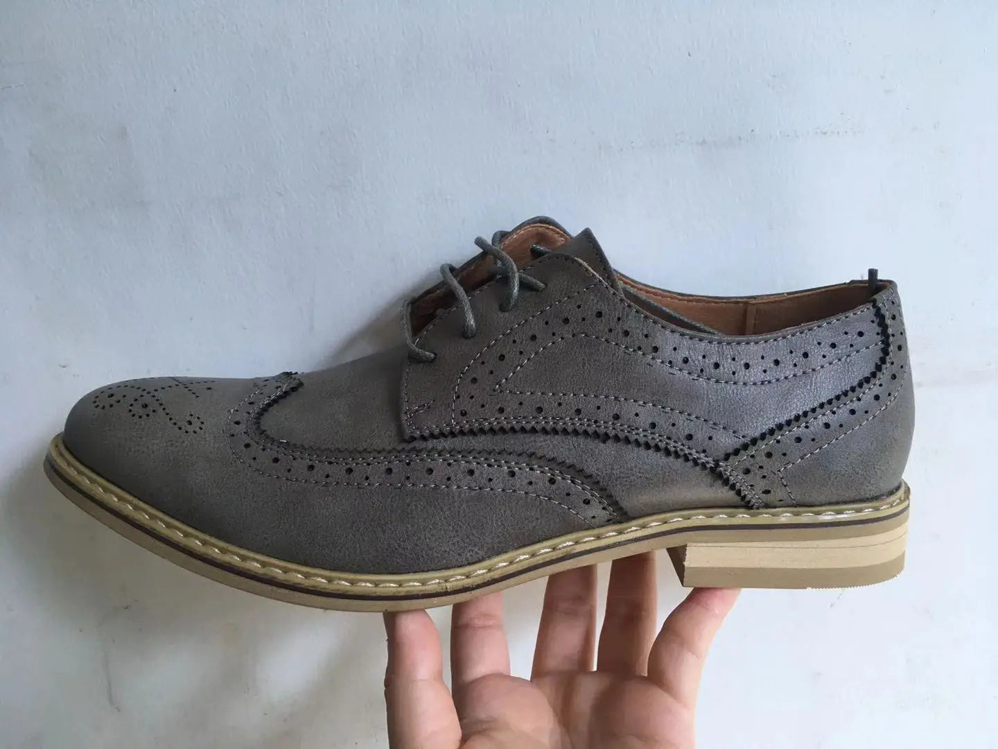 Mens Comfortable Dress Shoes New Leather Brogue Mens Flats Casual British Style Men Oxfords Fashion Formal Shoes Wedding Shoes