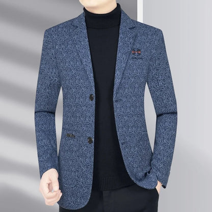 The new high-quality men's suit jacket is a simple, elegant and fashionable top that is suitable for daily wear.