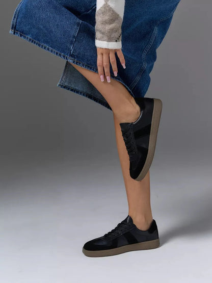 Gloria Sneakers: Stylish Comfort for Any Adventure