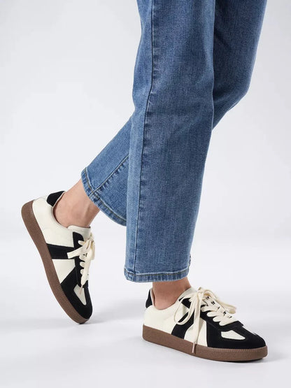Gloria Sneakers: Stylish Comfort for Any Adventure