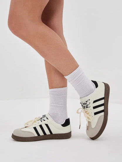 Lillian Timeless Chic Sneakers