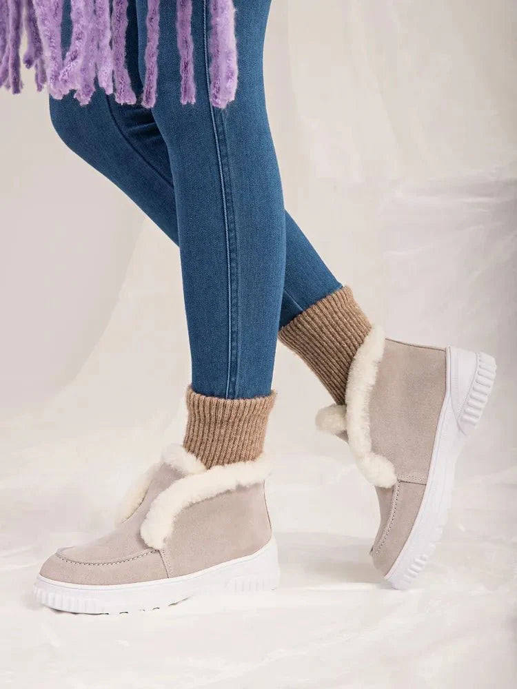Ana Sneakers: Comfort and Style perfected.